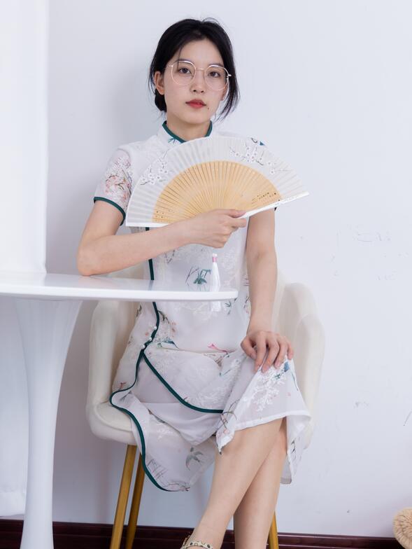 《爆乳女教师》HD在线
